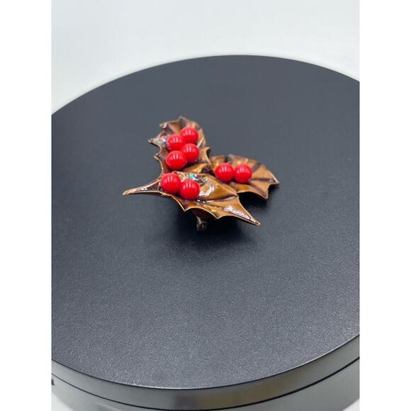 Vintage Celluloid Christmas Holly Leaves Pin Brooch with Red Plastic Berries - Picture 6 of 11